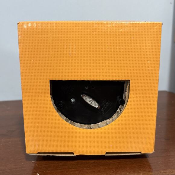 Snoopy Peanuts Halloween Snow Globe BOO Music Snowmotion Wind Up New In Box - Picture 7 of 7